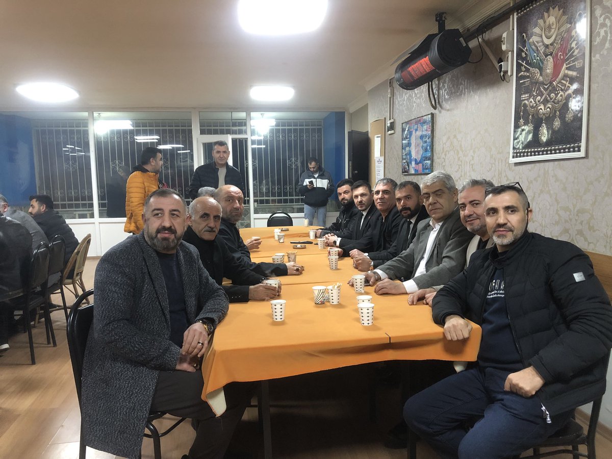Erdefnet1's tweet photo. Avrupa Yakası Erzurum Dernekleri Federasyonu…

🇹🇷🇹🇷🇹🇷🇹🇷

Erzurum Aşkale Haydar Hacı köyü Derneğinin iftar davetine katıldık
#BizBirlikteGüçlüyüz
#İşimizErzurumGücümüzErzurumlular
#ERDEFTV
#İlkemizBenDeğilBiz
#erzurum
#dadaş https://t.co/l7KOPxFidA