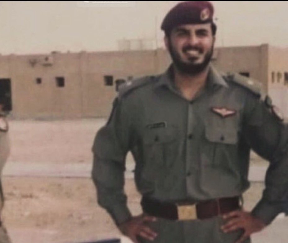 KaabiMba's tweet photo. عودٍ ما قنّد راسه الهيل والعود
 رده عليهم كيّفه ، في صيامه

عنده شواهين على هيئة جنود
 لاطارت من بلاد فارس حمامه https://t.co/WfIHvVKE9V