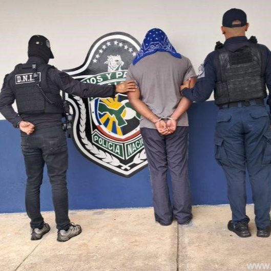 DETUVIERON EN PANAMÁ A UN HOMBRE QUE EXTORSIONABA A MENORES EN ARGENTINA

Según la causa, el acusado contactaba a las víctimas por Instagram, llevaba la conversación a WhatsApp y, tras obtener imágenes íntimas a cambio de dinero, las amenazaba con difundirlas o lastimar a sus