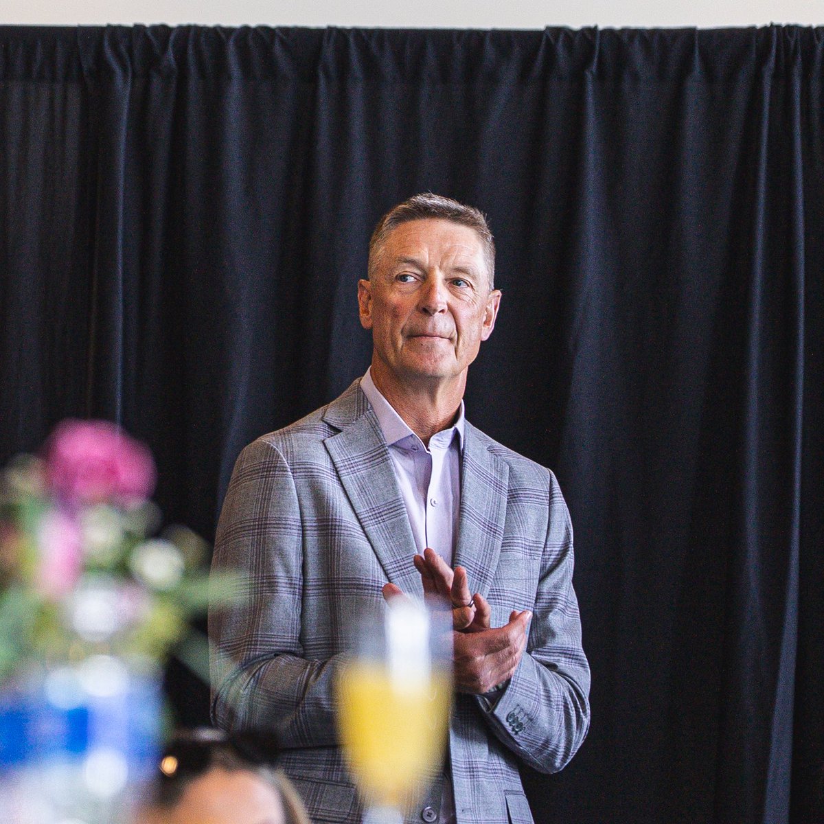 Washington Men's Basketball tweet media