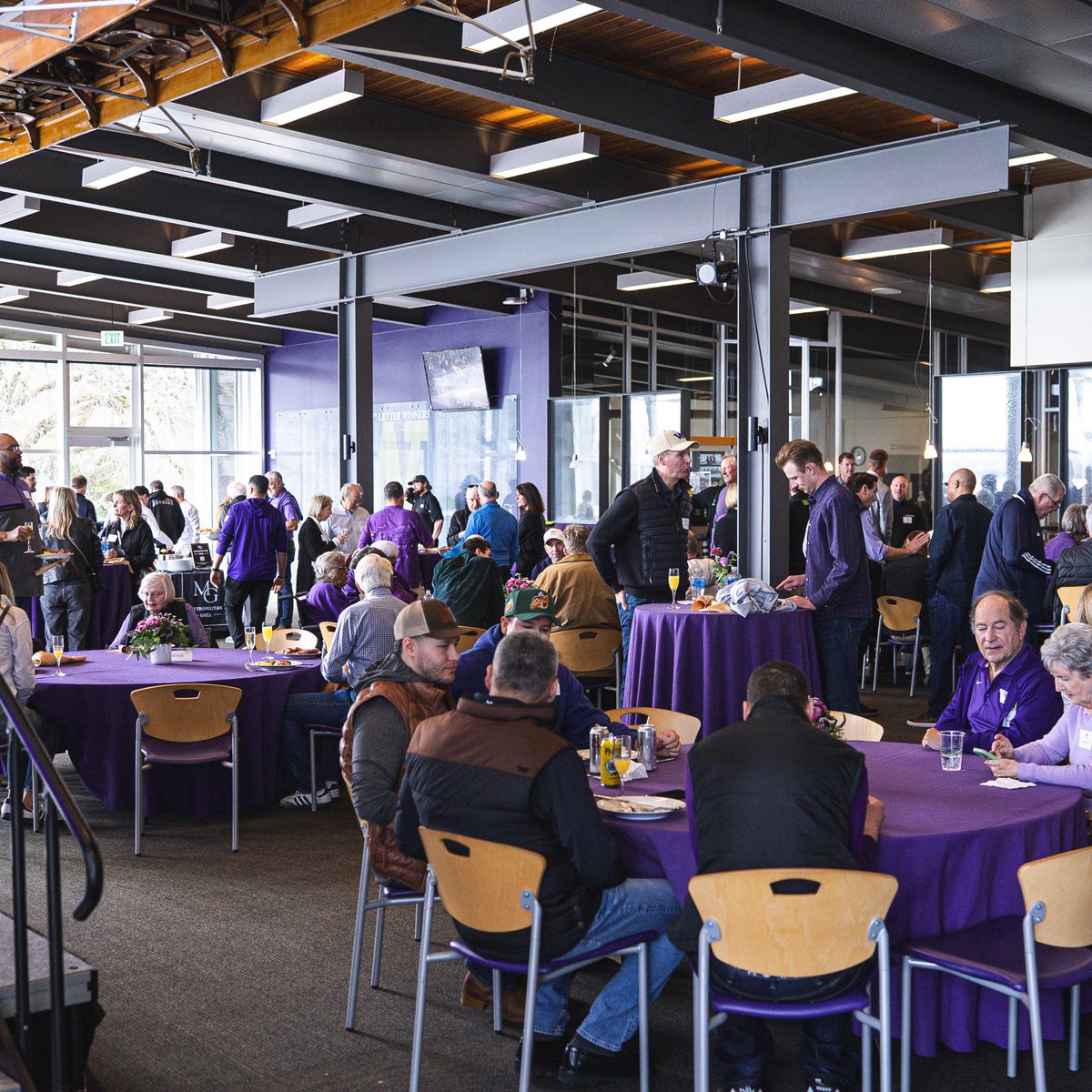 Washington Men's Basketball tweet media