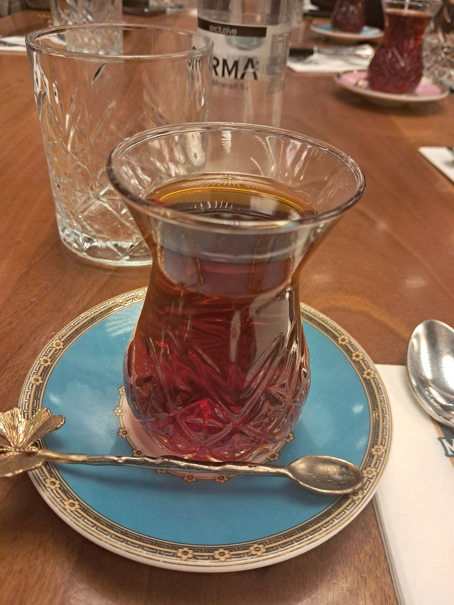 Choy — hali hamma narsa tugamadi, degani.