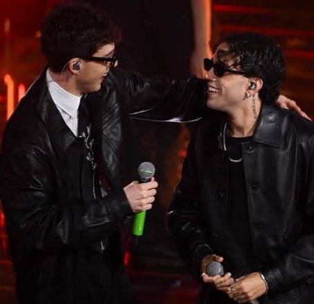 FNSBlog's tweet photo. Comunque vada, lo ricorderemo come IL LORO SANREMO. 👥💍

#Sanremo2026 https://t.co/Z9gVlxjSDM