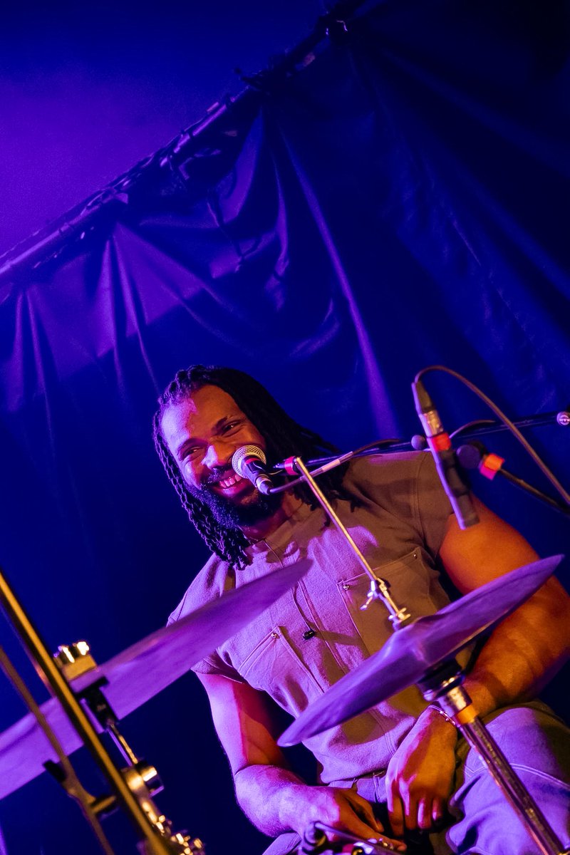 The Cavemen. tweet media