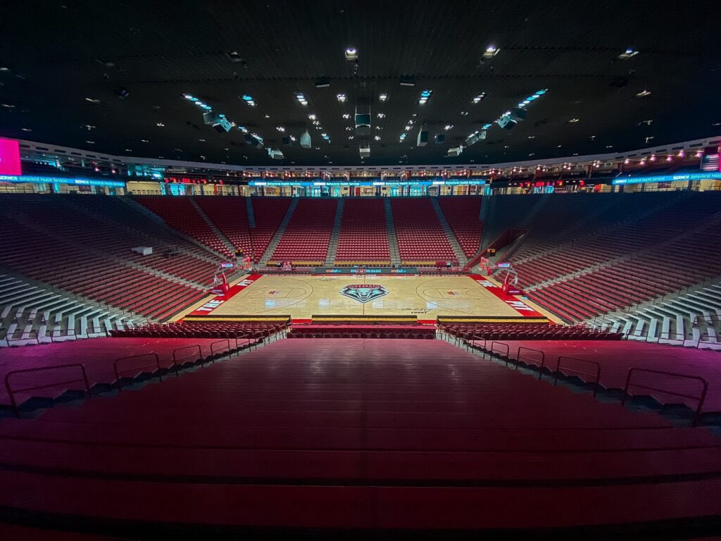 WCCSG_'s tweet photo. West Coast Arena of the day! 🏀

The Pit 

Location- Albuquerque, New Mexico
School- New Mexico
Capacity- 15,411
Opened- 1966

What's your all-time favorite game that took place there?

Rate it on a scale of 1-10 https://t.co/SoQqnQkqP5