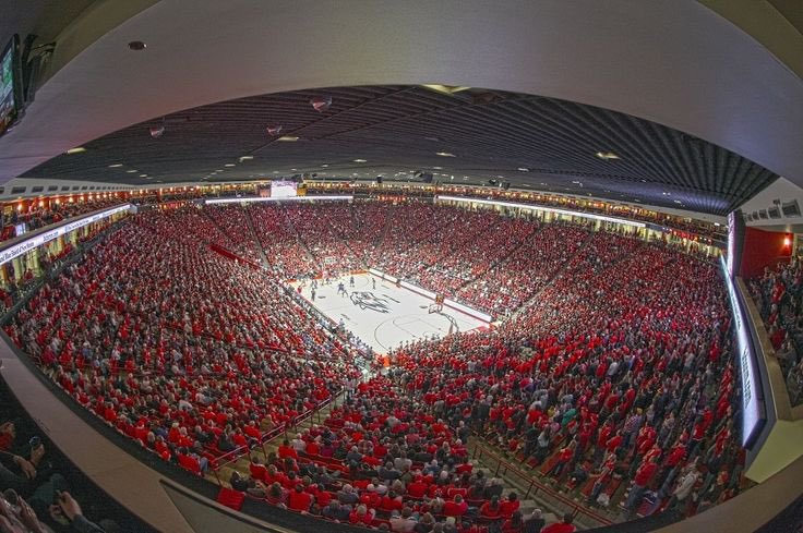 WCCSG_'s tweet photo. West Coast Arena of the day! 🏀

The Pit 

Location- Albuquerque, New Mexico
School- New Mexico
Capacity- 15,411
Opened- 1966

What's your all-time favorite game that took place there?

Rate it on a scale of 1-10 https://t.co/SoQqnQkqP5