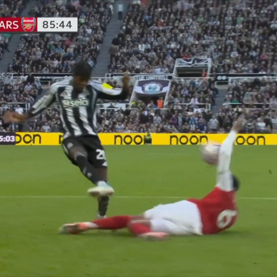 17 (fan) tweet media