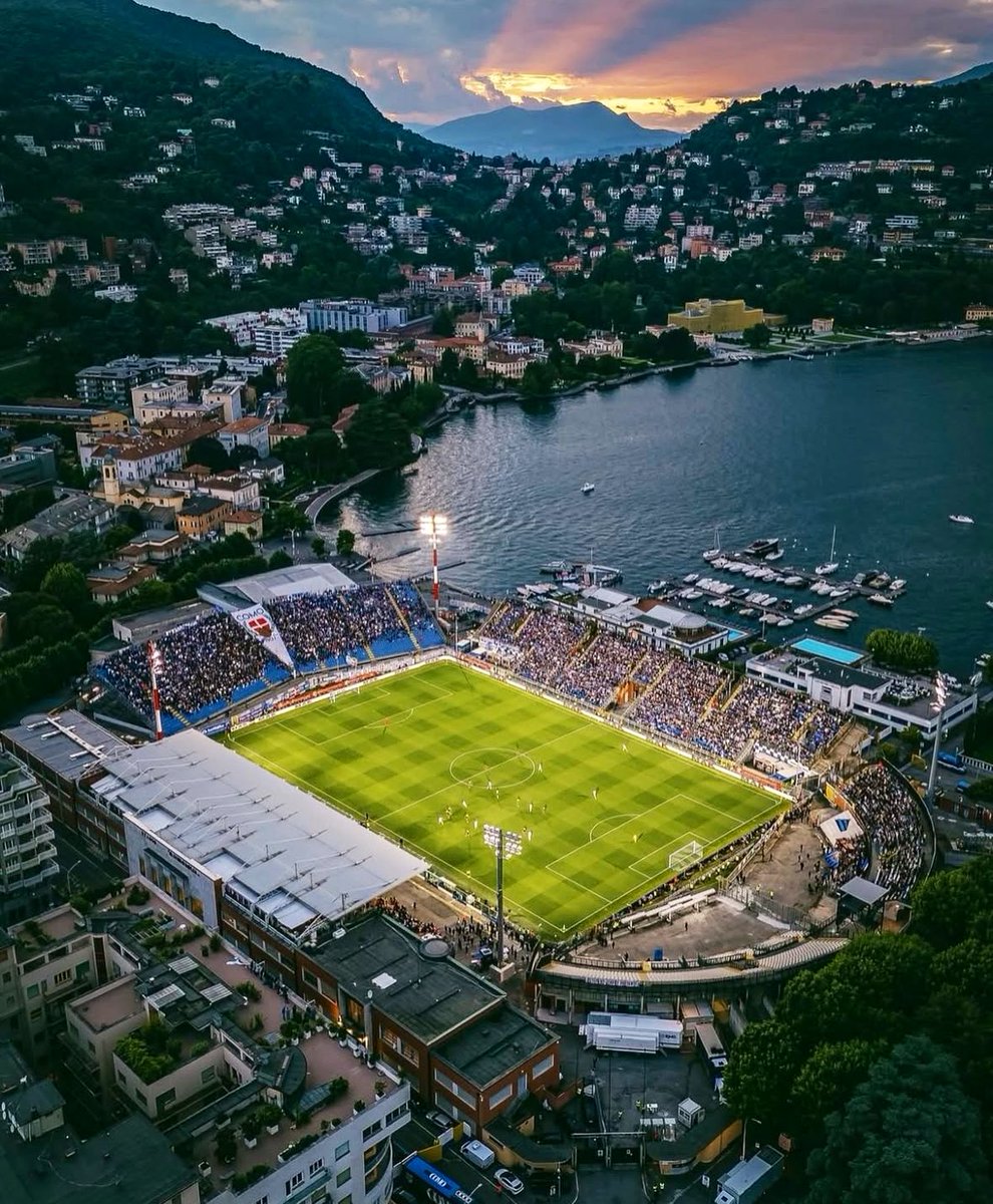 One of footballs Greatest backdrops. 
Stadio Giuseppe Sinigaglia, Como 🇮🇹