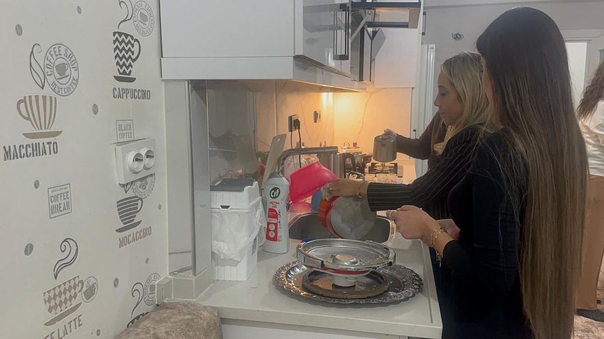tubavuralcokal's tweet photo. 📍 Kepez - Aydoğmuş Mahallesi 

Bu akşam iftarımızı Emel Işık ablamızın sofrasında yaparak, Ramazan ayının mâneviyatını ve muhabbetini paylaştık.

Paylaştıkça bereketin arttığı, birlikte oldukça güzelliğin anlam kazandığı sofralarımız her daim bereketli, birlikteliğimiz daim olsun.