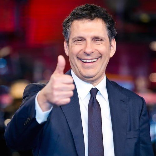 karlitos_x's tweet photo. Pare sia già stato deciso che il prossimo #Sanremo sarà affidato a #DeMartino. Capisco che, tolte #Clerici e #Carlucci, in RAI non abbiano trovato di meglio, ma pensare che ad un professionista come #Frizzi non lo abbiano mai fatto presentare, fa un po' tristezza. #Sanremo2026 https://t.co/kkeJBRhm0V