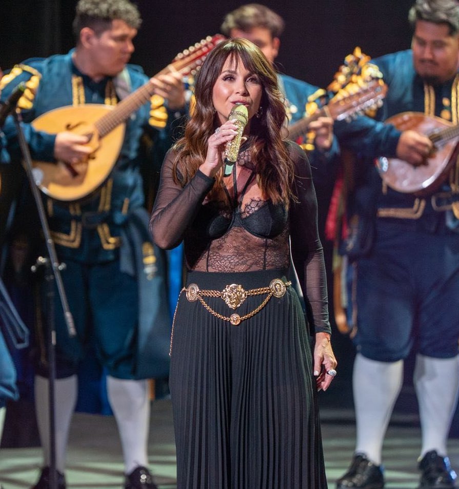 Qué bonito ver cómo allá a donde vas te aman y te admiran (no tanto como nosotras), ¡estamos muy orgullosas de ti y de tus 46 añazos de carrera! Eres única mi <a href="/LuceroMexico/">Lucero</a> ✨ Ojalá estés disfrutando este 2026 tanto como nosotras viendo todos tus logros 😍 I ❤️ LU

#LuceroContigo
