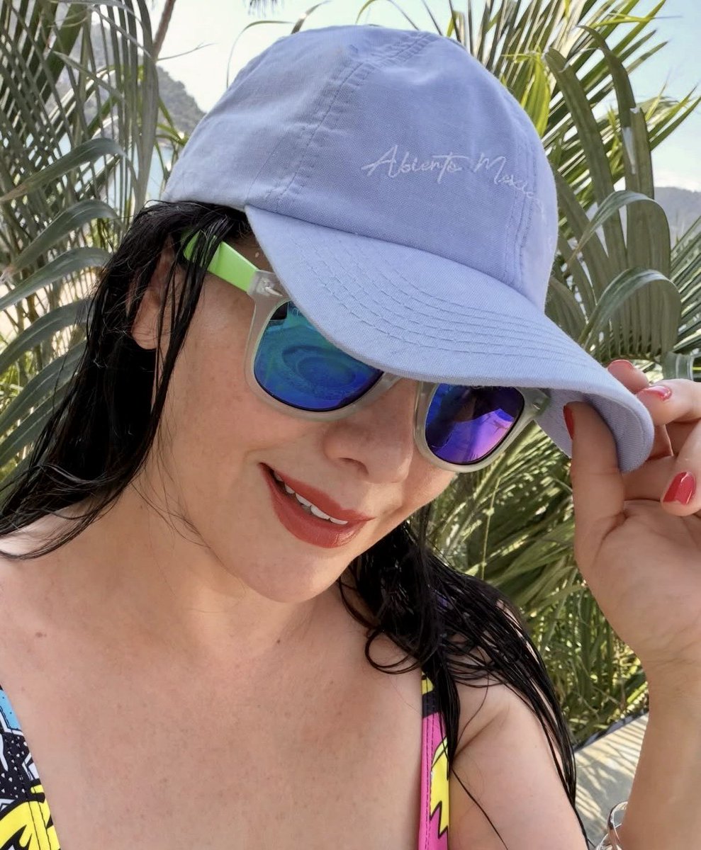 SUGEYABREGO's tweet photo. ¡¡¡Uff, que calor!!! 🔥🔥🔥
Y tú, ¿cuando piensas salir a disfrutar de la vida?
https://t.co/zh1v3BQaZF
#Lluviadebesos 💋💋💋 https://t.co/92deYt7Kss
