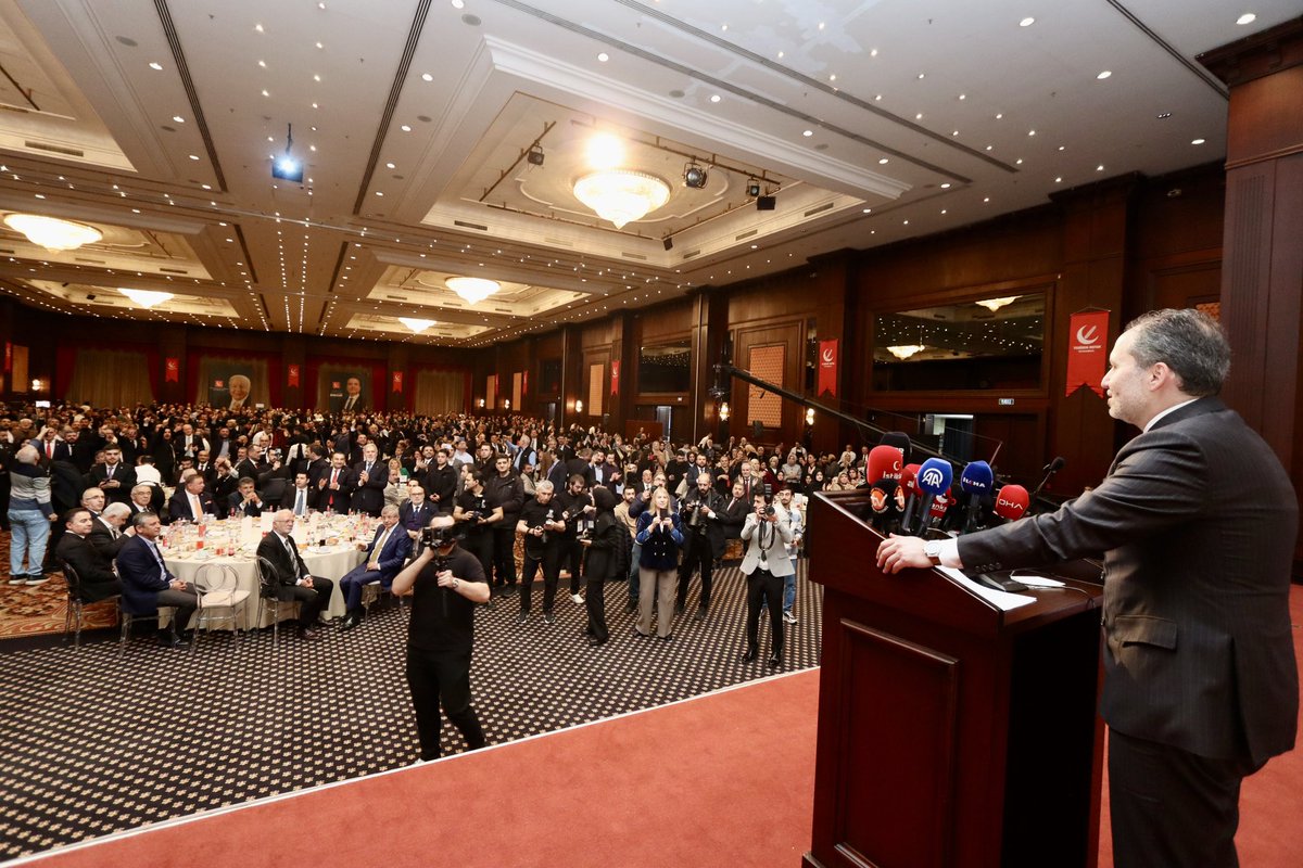 erbakanfatih's tweet photo. Bu akşam İstanbul İl Başkanlığımızın düzenlediği, vefatının 15. yıl dönümünde Erbakan Hocamızı anma iftar programına katıldık.

İstanbul Büyükşehir Belediye Başkan Vekili Sn. Nuri Aslan, Doğruyol Partisi Genel Başkanı Sn. Cenk Küpeli, Vatan Partisi Genel Sekreteri Sn. Özgür Bursalı, Milli Yol Partisi Genel Başkanı Sn. Remzi Çayır, Demokrat Parti İzmir Milletvekili (Genel Başkan Vekili) Sn. Haydar Altıntaş, Büyük Birlik Partisi Genel Sekreteri Sn. Ahmet Yelis, Saadet Partisi İstanbul Milletvekili Sn. Mustafa Kaya, HÜDA PAR Genel Başkanı Sn. Zekeriya Yapıcıoğlu, DEVA Partisi Genel Başkanı Sn. Ali Babacan, Gelecek Partisi Genel Başkanı Sn. Ahmet Davutoğlu, Adalet ve Kalkınma Partisi Genel Başkan Vekili Sn. Mustafa Elitaş ve Cumhuriyet Halk Partisi Genel Başkanı Sn. Özgür Özel’e katılımlarından dolayı teşekkür ediyoruz.