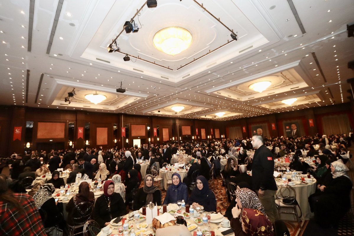 Bu akşam İstanbul İl Başkanlığımızın düzenlediği, vefatının 15. yıl dönümünde Erbakan Hocamızı anma iftar programına katıldık.

İstanbul Büyükşehir Belediye Başkan Vekili Sn. Nuri Aslan, Doğruyol Partisi Genel Başkanı Sn. Cenk Küpeli, Vatan Partisi Genel Sekreteri Sn. Özgür