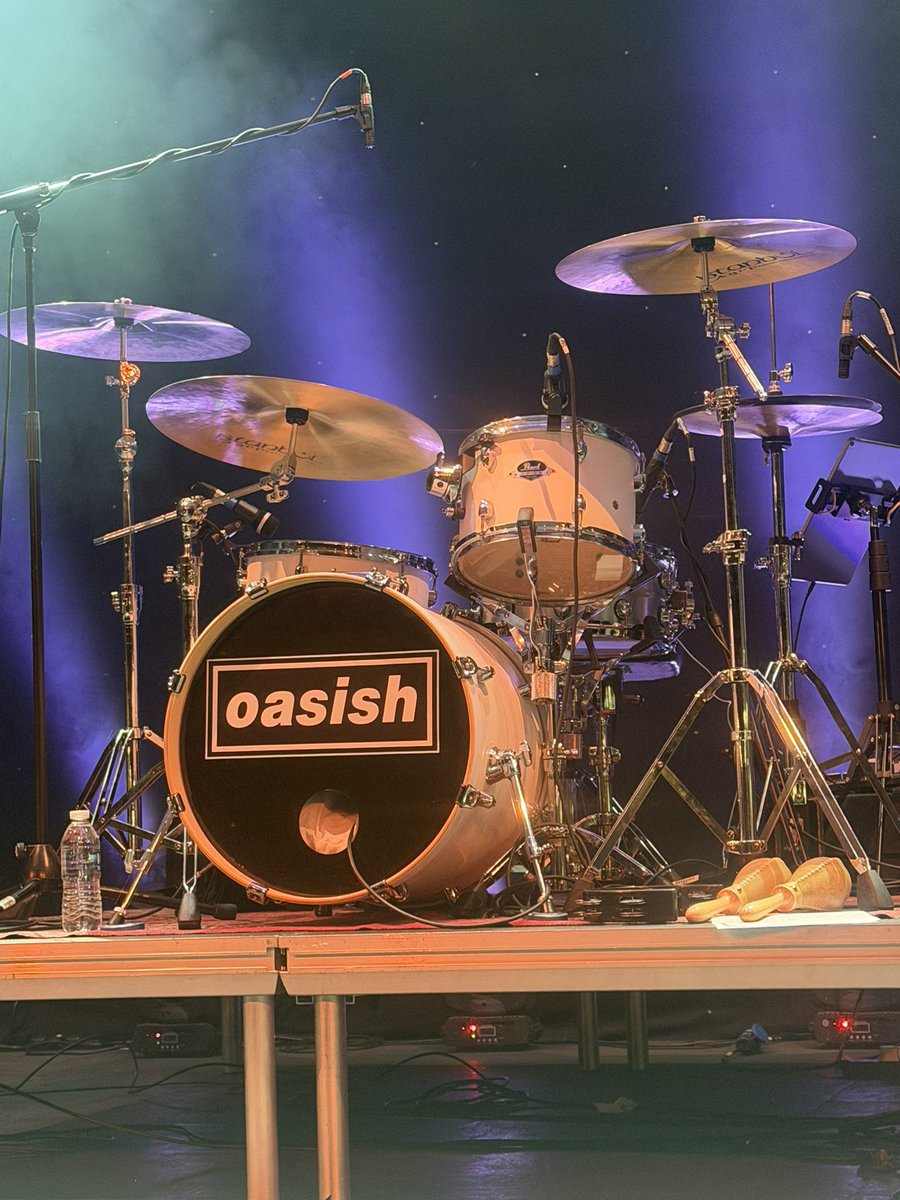 melmontagnon's tweet photo. Oasish tonight — bringing back all the 90s magic. Can’t wait for the tunes, the crowd, and that proper Oasis atmosphere. Roll on the evening!
#Oasish #LiveTonight #GigNight #RockAndRollStar #LetsHaveIt #ReadingNights #ReadingMusicScene #UKTributeBands #90sAnthems #BritpopForever https://t.co/HCEgDJ1w19