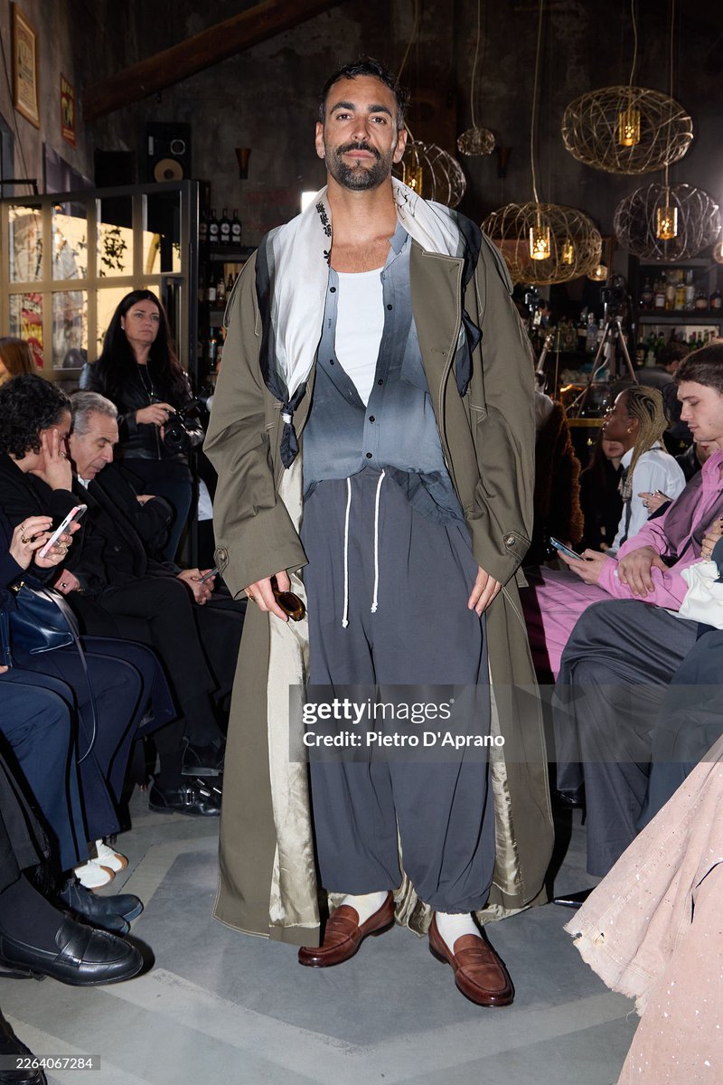 MengoniOutfit's tweet photo. Marco ospite alla MFW 
Sfilata donna autunno/inverno di actN1 https://t.co/u8Y7uePkfN