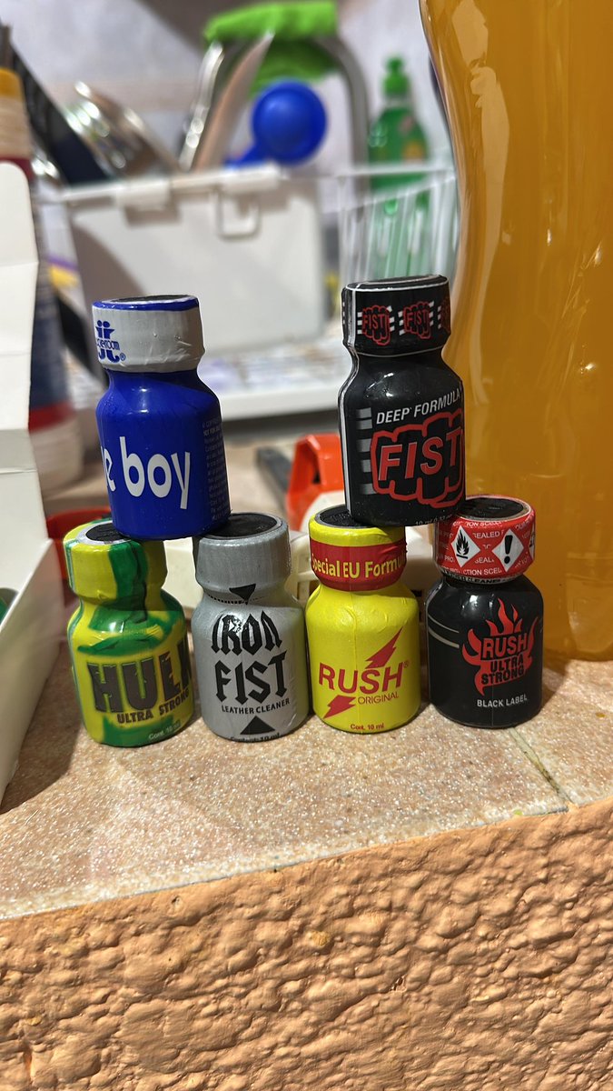 Party Poppers Mid tweet media