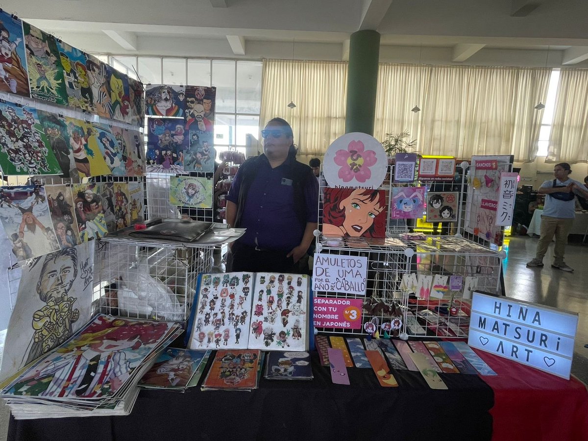 Hunt_Dog_Arts's tweet photo. Ayer estuvimos tan full en el Derby Santorin que ni pude compartir fotos de la mesa que compartí junto con hinamatsuri_art
Éxito total, agradezco mucho recibieran tan bien los prints nuevos.
#hipodromodemonterrico #umamusume #feria #fanart #print https://t.co/dzjLTDyuRz