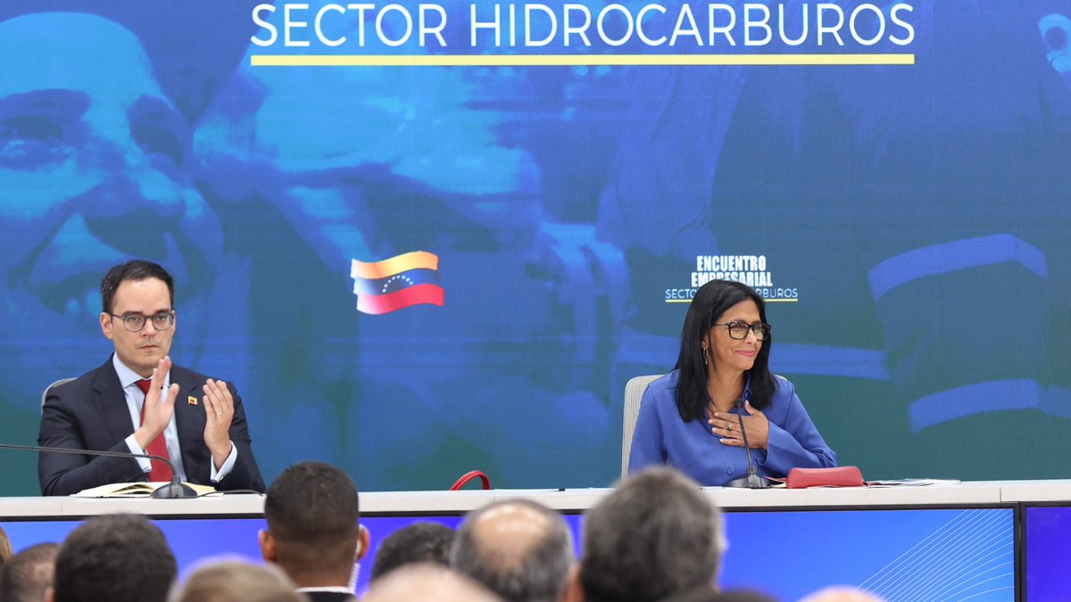 MaestraTuItera's tweet photo. La presidenta (e) Delcy Rodríguez, solicitó la creación del Consejo Académico de los Hidrocarburos, para que las universidades públicas y privadas, junto a sus jóvenes profesionales, acompañen directamente los proyectos PDVSA, Pequiven y PDVSA Gas.

#27Feb
https://t.co/9mxXgUm82F https://t.co/cLX7qQ9WvL