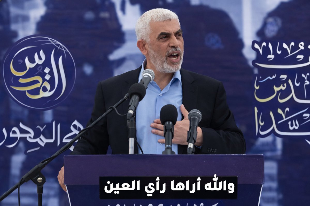 ياجماهير شعبنا وأمتنا في كل مكان عليكم أن تتجهزوا إلى معركة كبيرة إذا لم يكف الاحتلال عن استباحة الأقصى
والله إني آراها رأي العين معركة إقليمية دينية ستغير شكل العالم
ستفضح هذه المدينة كل المطبعين وستخزي كل المنسقين وستكشف حقيقة كل المفرطين والمتنازلين

أهم خطبة لقائد عربي مسلم