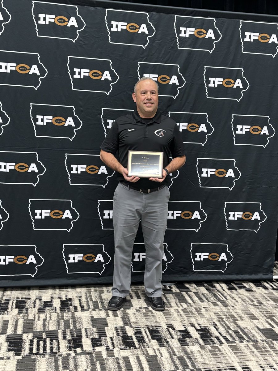 Andy_Jacobson27's tweet photo. Congrats to Coach Young! Named 2025 Don Taft Memorial Jr. High Coach of the Year by the IFCA. Thank you for your incredible dedication to Algona football and building young athletes on and off the field. Well deserved! @algonacsd https://t.co/BqnZBniImd
