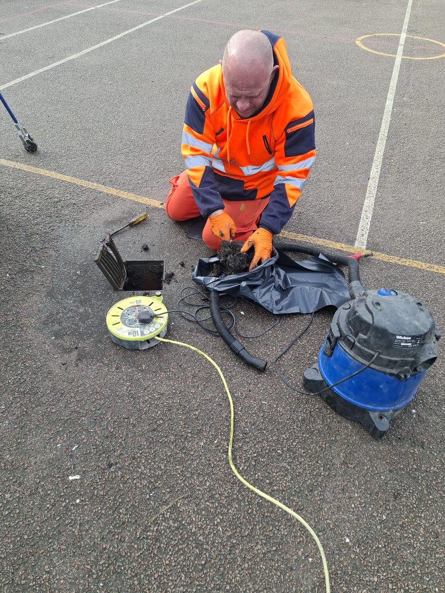 IGMPlumbing's tweet photo. It is a busy half term for our team! We are currently on-site performing school maintenance, clearing U-bends of paintbrushes and debris, and repairing broken drain covers. Ensuring everything is safe and clear for the students' return. #SchoolMaintenance #Harpenden https://t.co/Ik4C0NQzlc