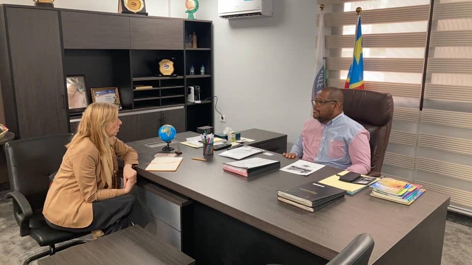 BilamboPat30382's tweet photo. DES #ORDONNANCES QUI #ÉNERVENT.  
C'est Monsieur #Thierry #Tshitenga Kabuya.  
Il est actuellement #ministre provincial de l'#Éducation, de la #Formation #Professionnelle, de la Citoyenneté, du Genre et de la Famille, de la #Ville-#Province de #Kinshasa.
il vient d'être #nommé par ordonnance présidentielle #PCA de l’Entreprise nationale de gestion des infrastructures pétrolières. 

Aleki biso tout na mayele pour cumuler des fonctions ? @Bibishe6 @HarianaVeras @IsralMutombo11 @wembi_steve @bibikapinga243