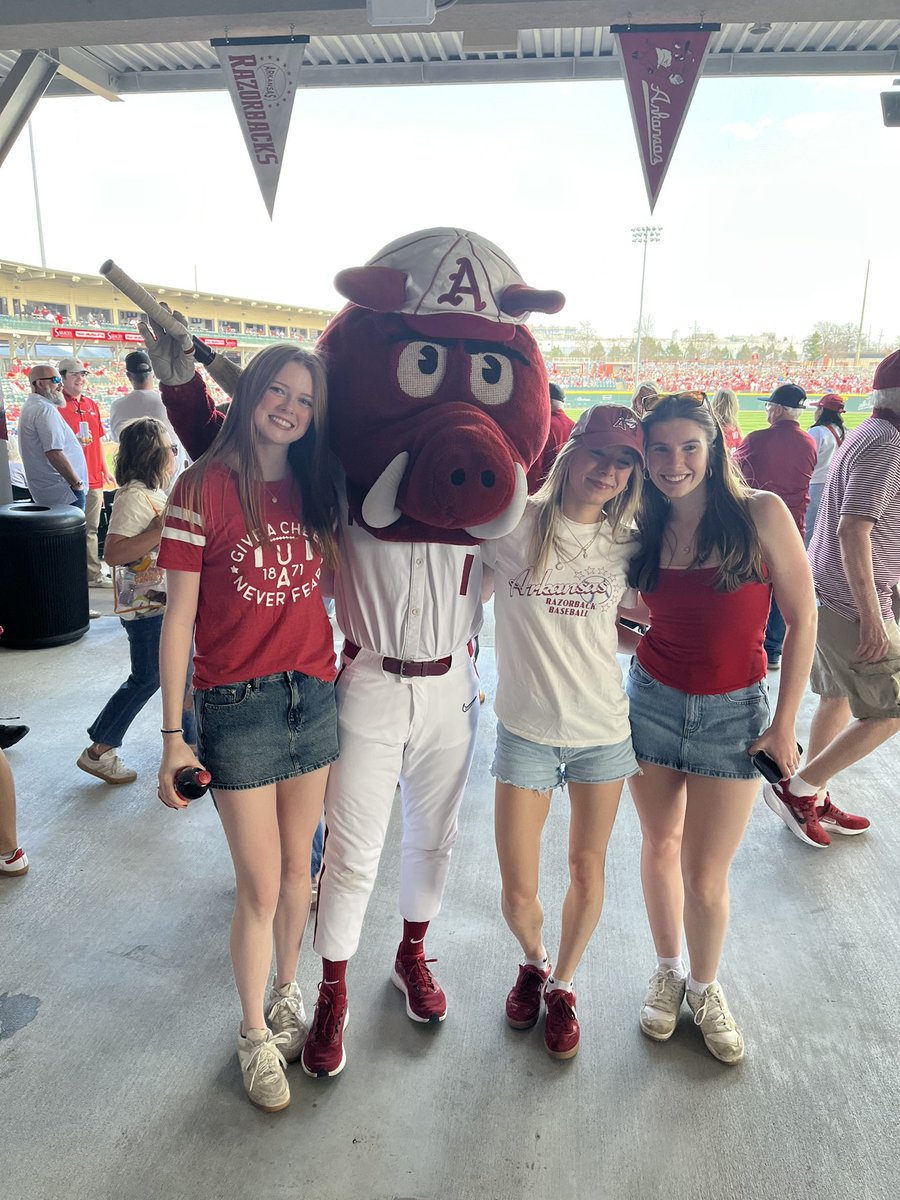 Ribby 🐗⚾️ tweet media