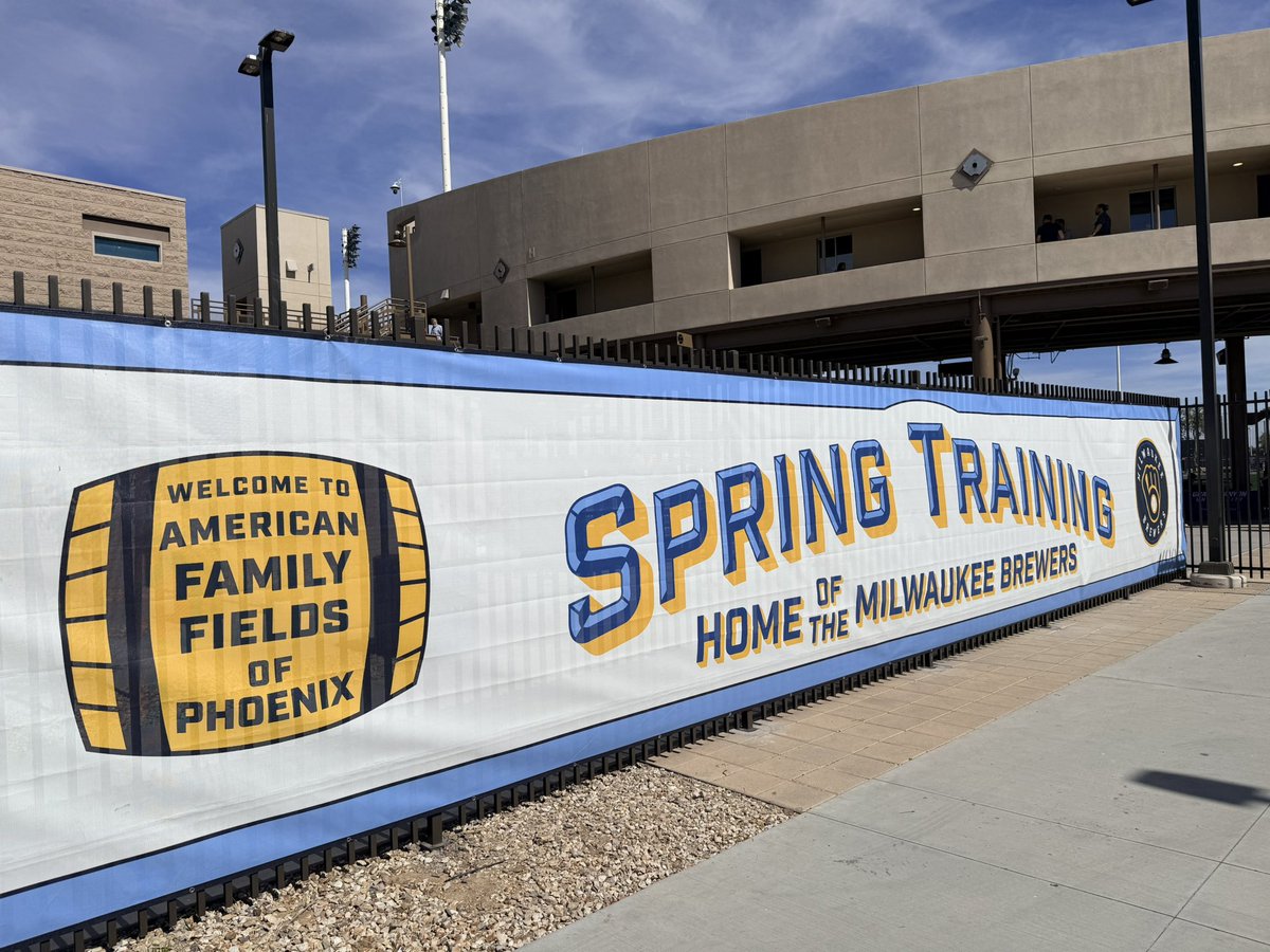 STOnline's tweet photo. Today’s office. It’s a scorcher. #mlb #springtraining https://t.co/SpIzCn3Mkr