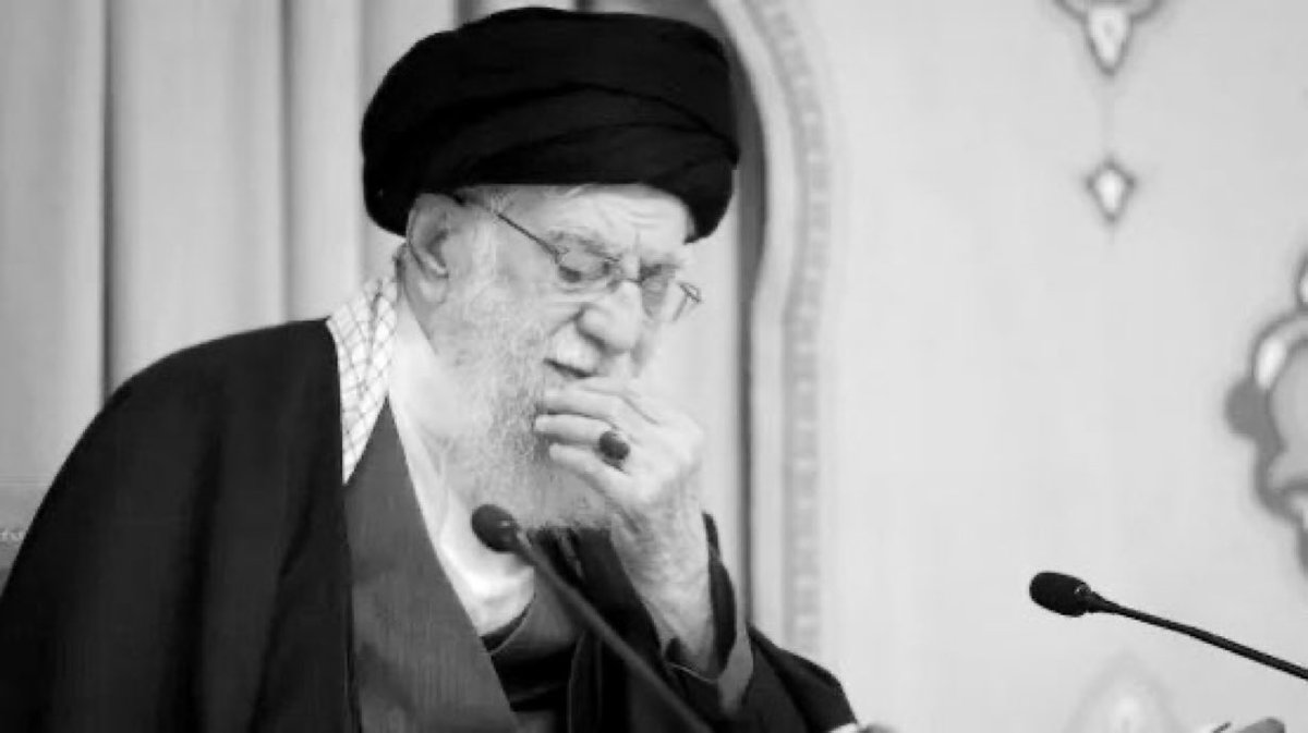 عاجل:

رسميًا..

مقتل خامنئي، وإخراج جثته من تحت أنقاض مقر إقامته.