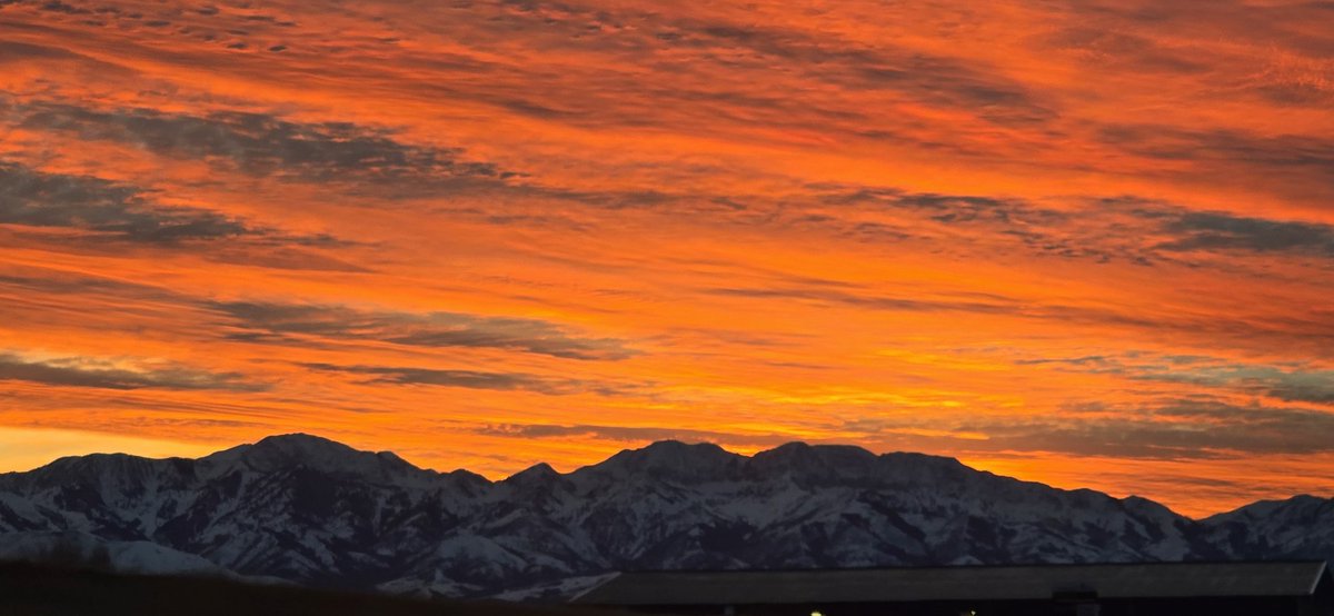 ASmart97's tweet photo. @FiredUpCoug Stansbury mountains Tooele county. https://t.co/dvravpjmhl