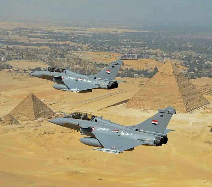 engazatmasr2020's tweet photo. محدش قدر يجرب مصر يا ريس 🙏🇪🇬
قائد الشرق الأوسط 🇪🇬
قائد اقوي جيش في الشرق الأوسط.

حفظ الله مصر وزعيمها وجيشها وشعبها العظيم 🇪🇬 https://t.co/yEBY8LwWns