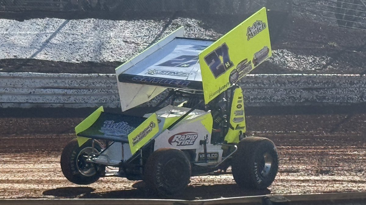 brianseventy7's tweet photo. Where in today’s world can you see 410 sprint cars at speed with snow still on the ground. No where else on the planet…. @lincolnspeedway https://t.co/yYL6VEwxQ3
