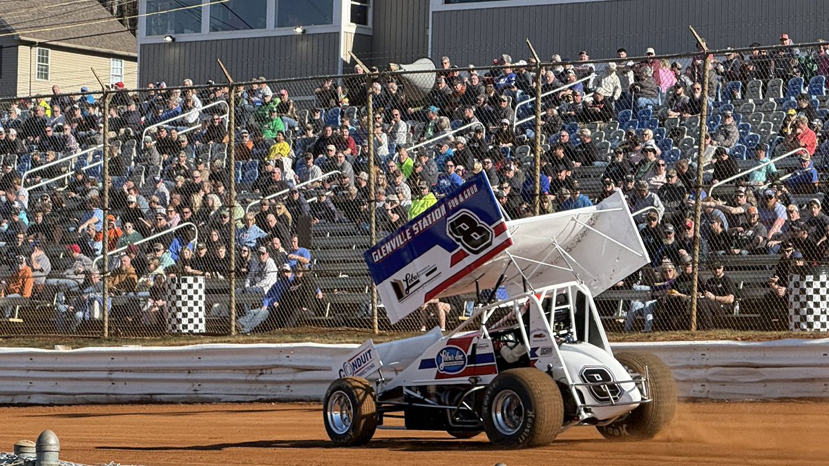 brianseventy7's tweet photo. Where in today’s world can you see 410 sprint cars at speed with snow still on the ground. No where else on the planet…. @lincolnspeedway https://t.co/yYL6VEwxQ3