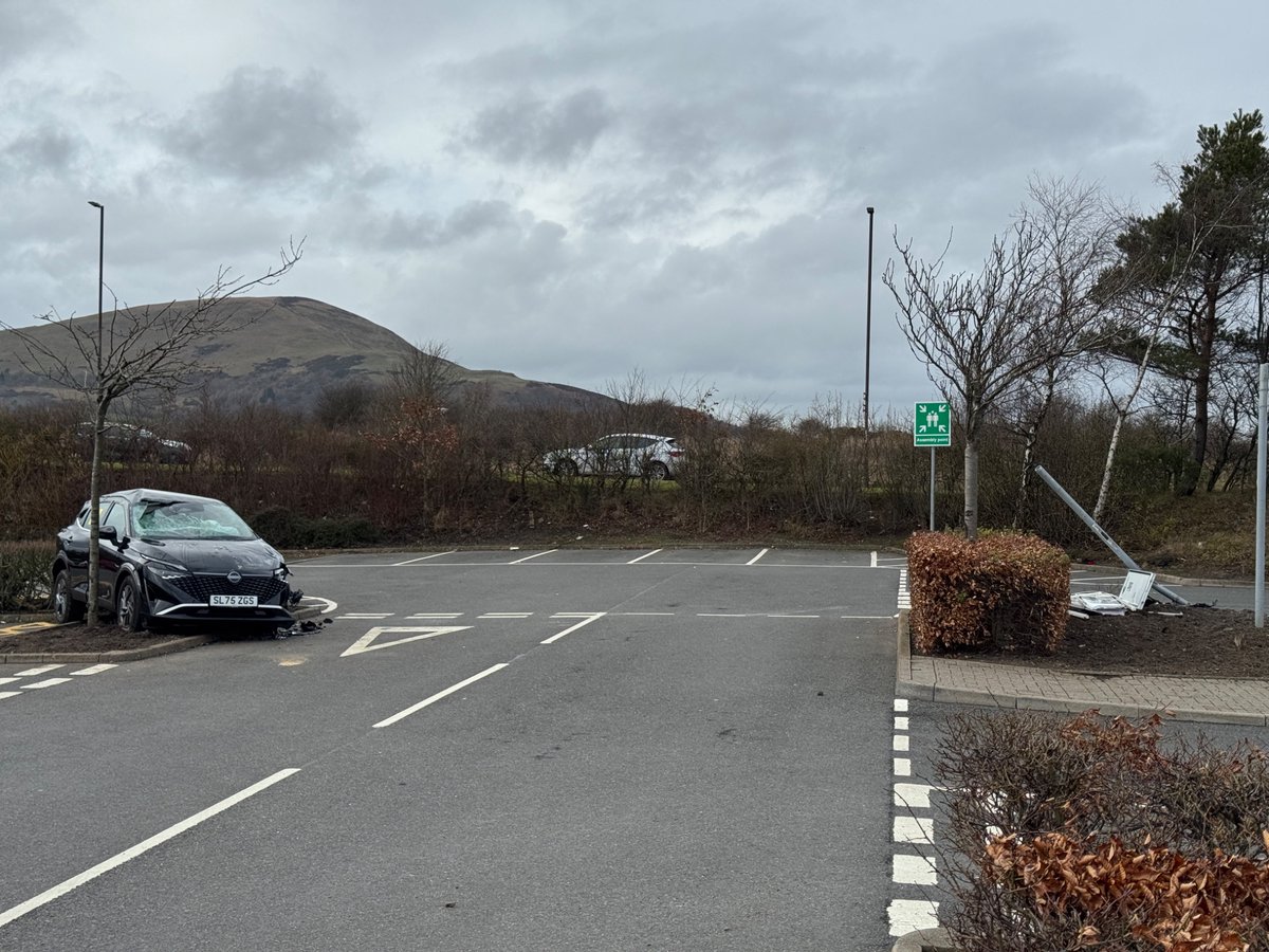 gsprmtxs's tweet photo. Interesting piece of contemporary art on display in @IKEAUK Edinburgh’s car park.
#ikea #edinburgh @EdinburghLive_ https://t.co/2YxuY0UJcA
