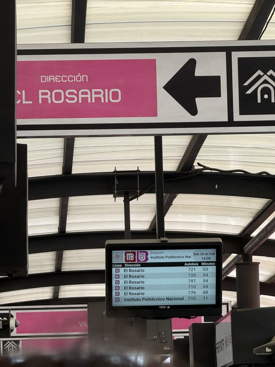 Maredrews's tweet photo. @MetrobusCDMX llevamos más de 10 minutos esperando el rosario, va a pasar o no? https://t.co/bSjmYDTWkp