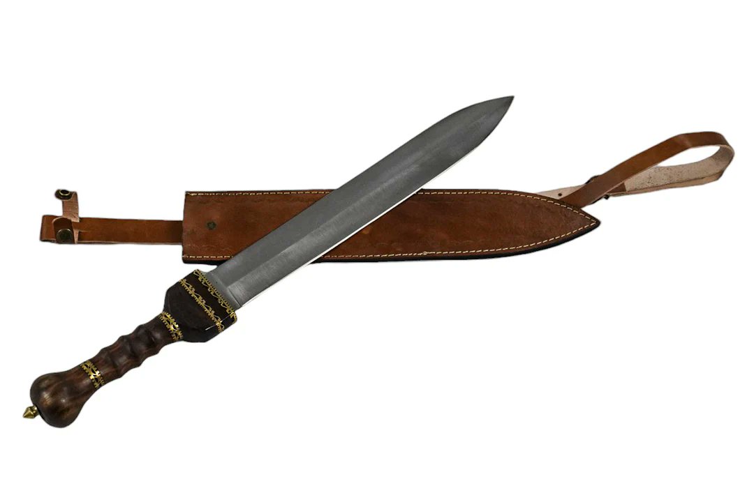 El arma que construyó el Imperio Romano y conquistó el mundo no fue inventada en Roma. Fue copiada de sus peores pesadillas: los guerreros de la Península Ibérica. Era tan mortal que dio nombre a los legendarios gladiadores. Era la "Gladius Hispaniensis". Tira del hilo 🧵👇🏽👇🏽👇🏽