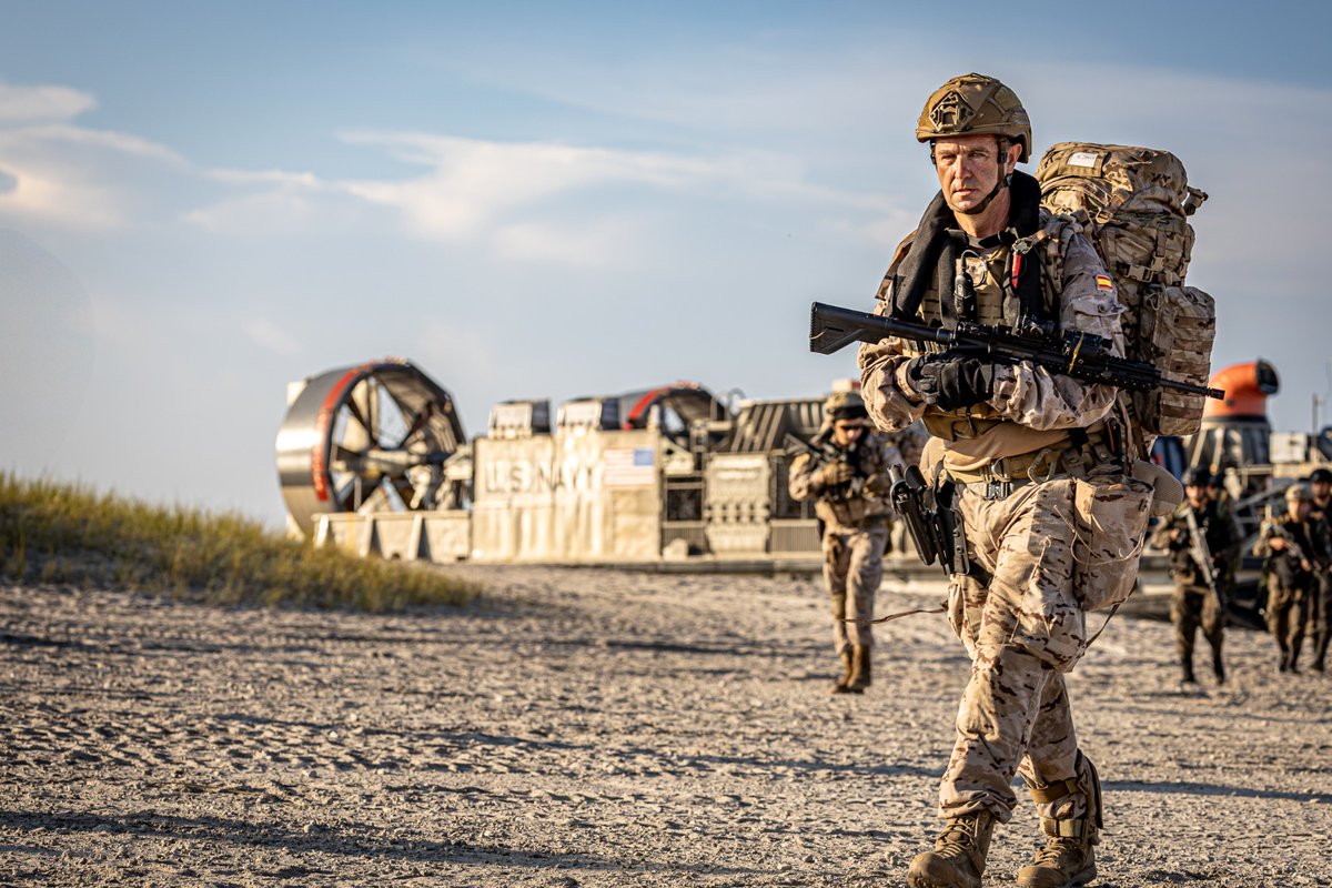 Armada_esp's tweet image. 🌎Océano Índico, Rumanía, Mar del Norte, Golfo de Guinea, Grupo
de combate DÉDALO...

⚓⚔️Son los despliegues de la  Infantería de Marina para contribuir en la #seguridad internacional y a la #defensa de los derechos de los ciudadanos.

#DefendemosEspañaEnYDesdeLaMar