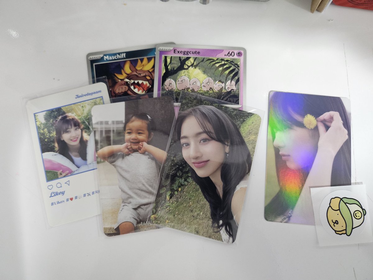 jihyo_you's tweet photo. Fb mega positivo para @_blink_kimpark que me vendeu essas hyos perfeitas!! Ameiii os brindes.💗 https://t.co/it1rPG4gLx