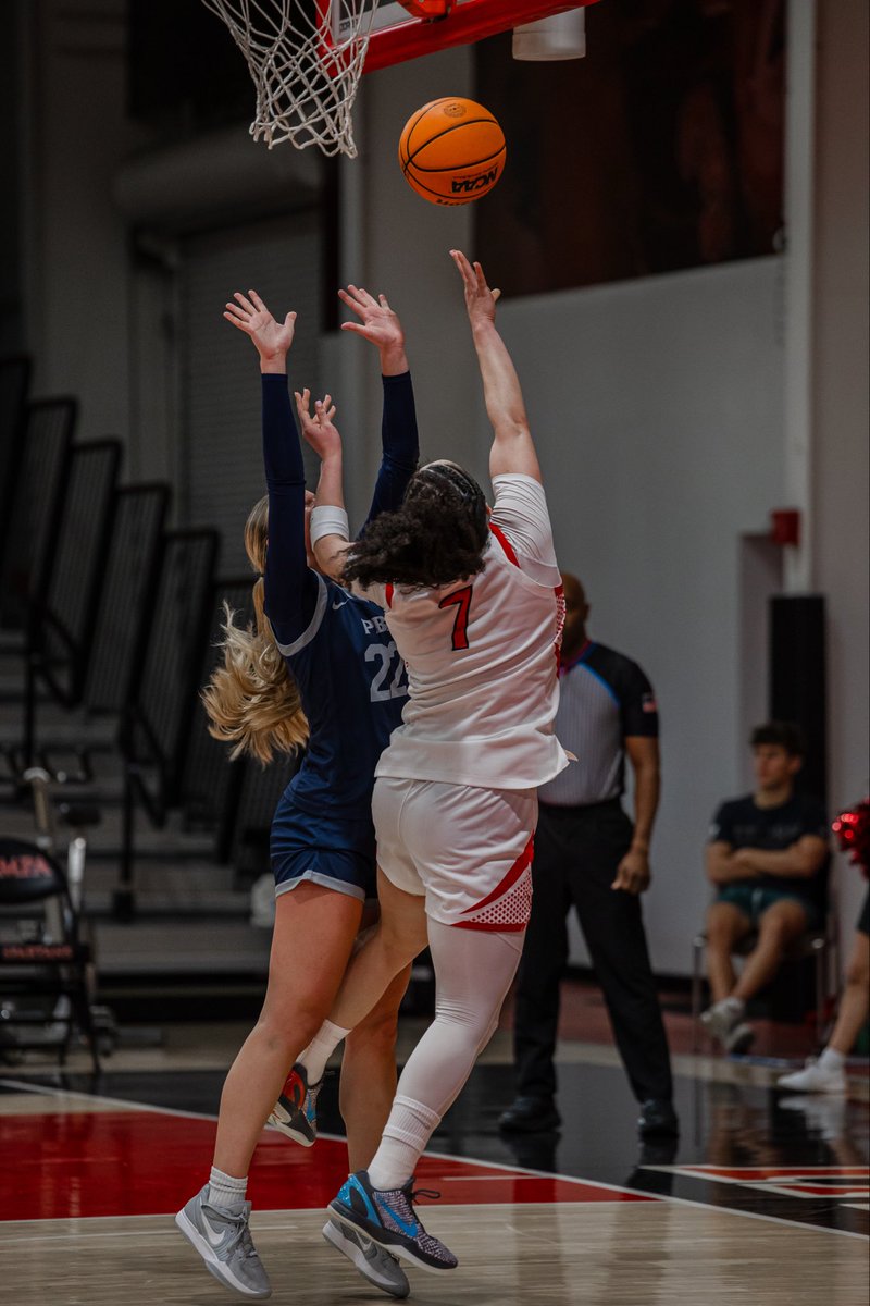 UTampaWBB's tweet photo. Dialed in. 

Tampa 35 - 19 Palm Beach Atlantic 

#TampaWBB🏀 #StandAsOne🛡️ https://t.co/wugeTwhHn2
