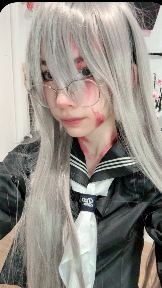 cattie_cos's tweet photo. Teaching feelings - Sylvie~ cosplay

(Reposted because I forgot to add a disclaimer) 

🖤 Day 1 doing cosplay waiting for Ray-K to notice me! 

(Abou the hand: respecting Ray-K I decided to try drawing it myself) 

Today I tried Ray-K's Steam game for the first time! https://t.co/yA4Im4PYg9