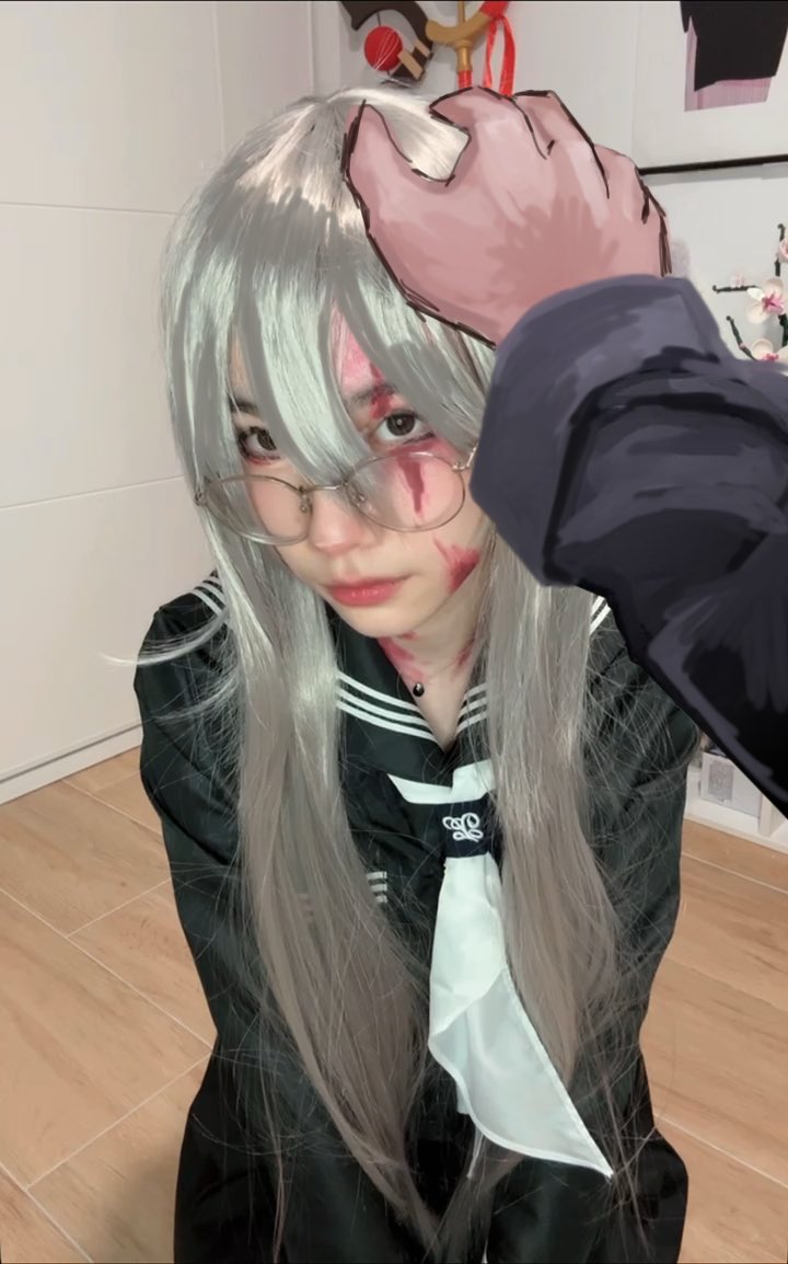 cattie_cos's tweet photo. Teaching feelings - Sylvie~ cosplay

(Reposted because I forgot to add a disclaimer) 

🖤 Day 1 doing cosplay waiting for Ray-K to notice me! 

(Abou the hand: respecting Ray-K I decided to try drawing it myself) 

Today I tried Ray-K's Steam game for the first time! https://t.co/yA4Im4PYg9