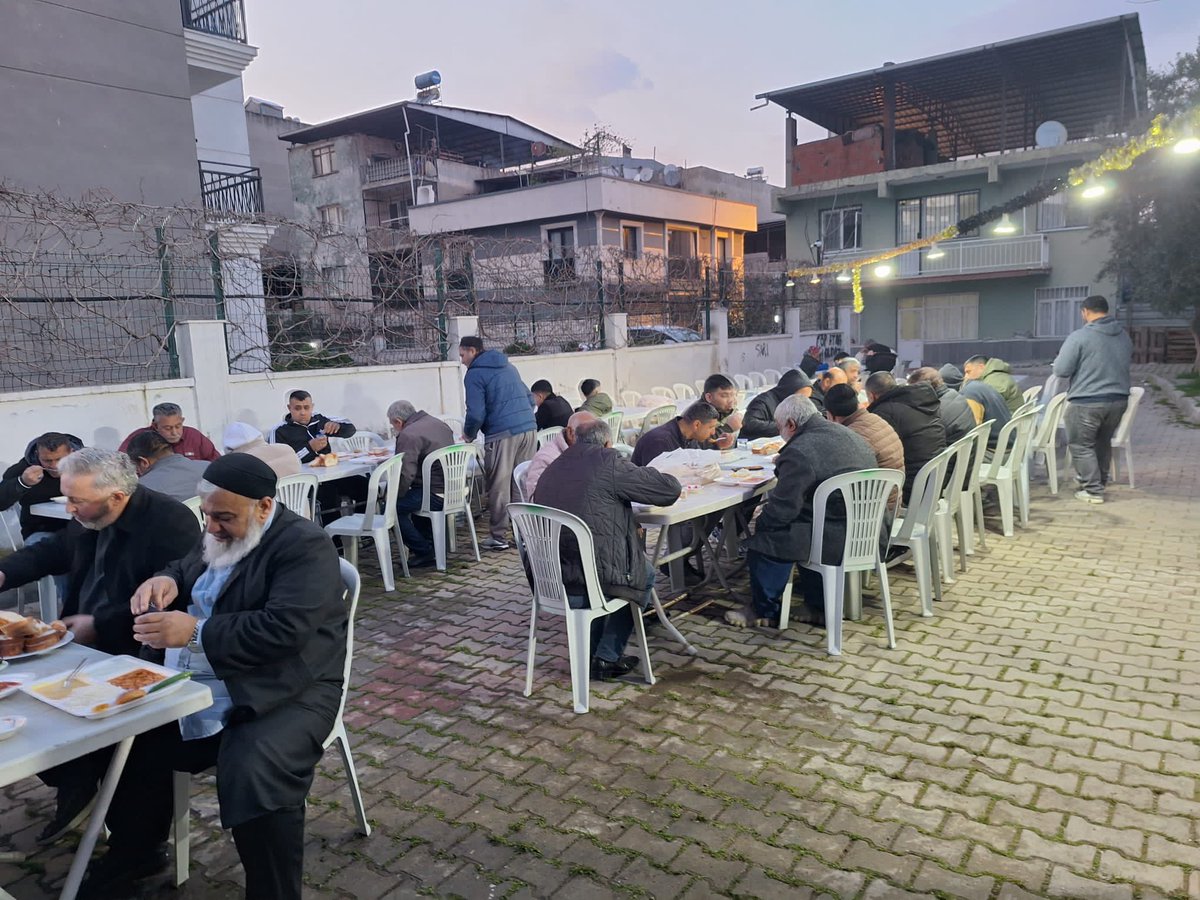 burhander's tweet photo. Geleneksel Ramazan İftar Programımızı 5. Yılında da devam ediyor. 
Burhan-Der olarak Hüseyin Enes Yeşil Hoca Efendi Kuran Kursunda, dernek Baskanımız ve Misafirlerin Katılımları ile Gerçekleştirdik.  
Gelemeyen Vatandaşlarımıza Evlerine Gidilerek Yemek İkramları Dağıtımı Yapıldı https://t.co/Gta8TPcgIi