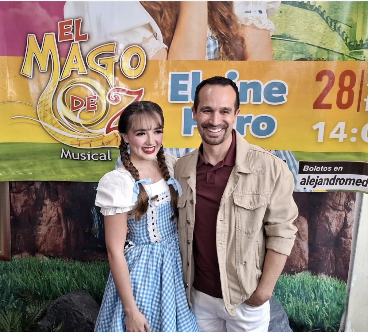OrtegaAdy27966's tweet photo. El @elguana7 invitado de Honor en la Obra de mi Elaine 😍😍😍😍
#ElaineHaro #Guana #GUANAINE https://t.co/MGMorSc5PR