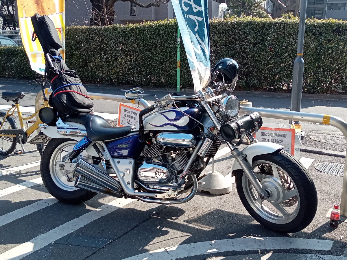 y34ad's tweet photo. #2月を写真4枚で振り返る
2月はマグナで走り回れましたなぁ
2月最後はサスペンション交換！
前の黒いショートサスの方が乗りやすかったので同じ長さでメッキの物に交換するかも😅 https://t.co/pZbVLDE5o5