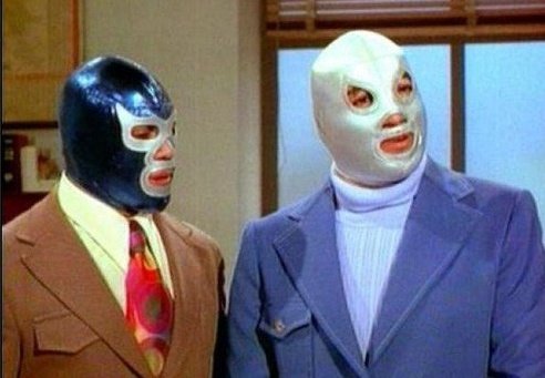 "Sammis reyes y el cuco". 
Jjajjajjajjaja
Suena a nombres de lucha libre mejicana. Faltó "el santo", no más...
Jjajaa
PD Pelea ql flaite 🤣🤣