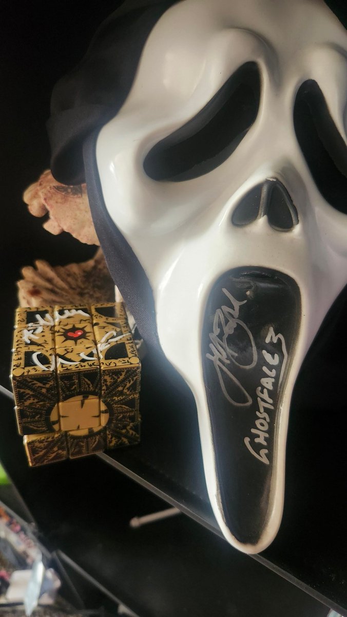 RansomeLocke00's tweet image. Flashback to #Crypticon #Seattle autographed #Scream7 premiere #Hellraiser Let's F this S up and get some FDBloodlines in this.