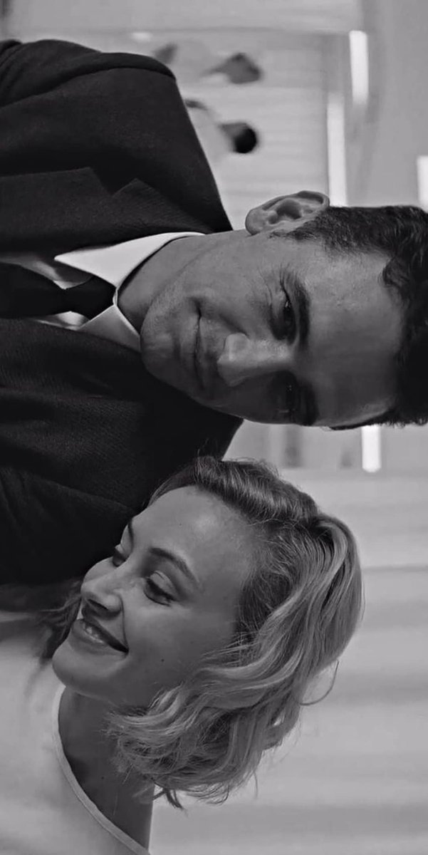 +seni tanıdığıma yemin edebilirim. kimsin sen?
- başka bir hayattan tanıdığın biri