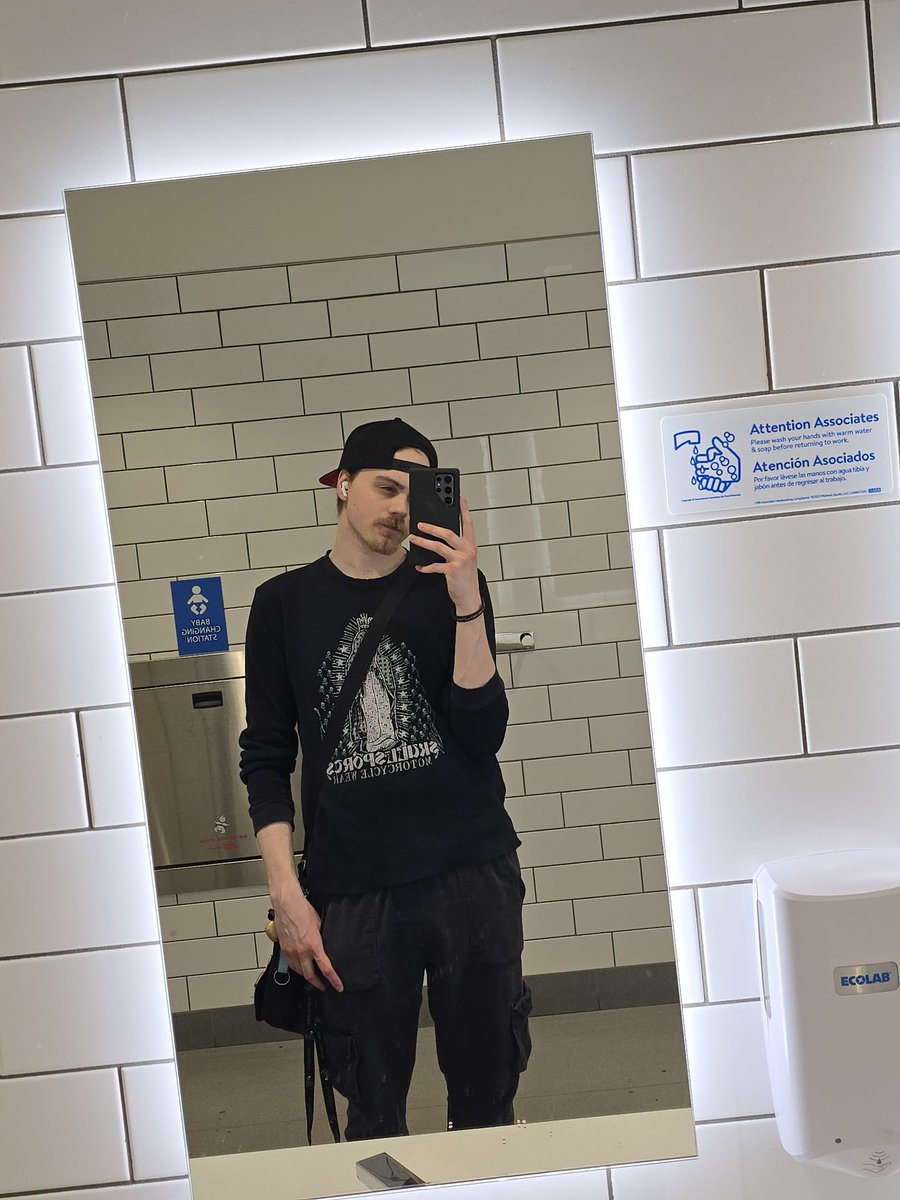 Alex 🦇 tweet media