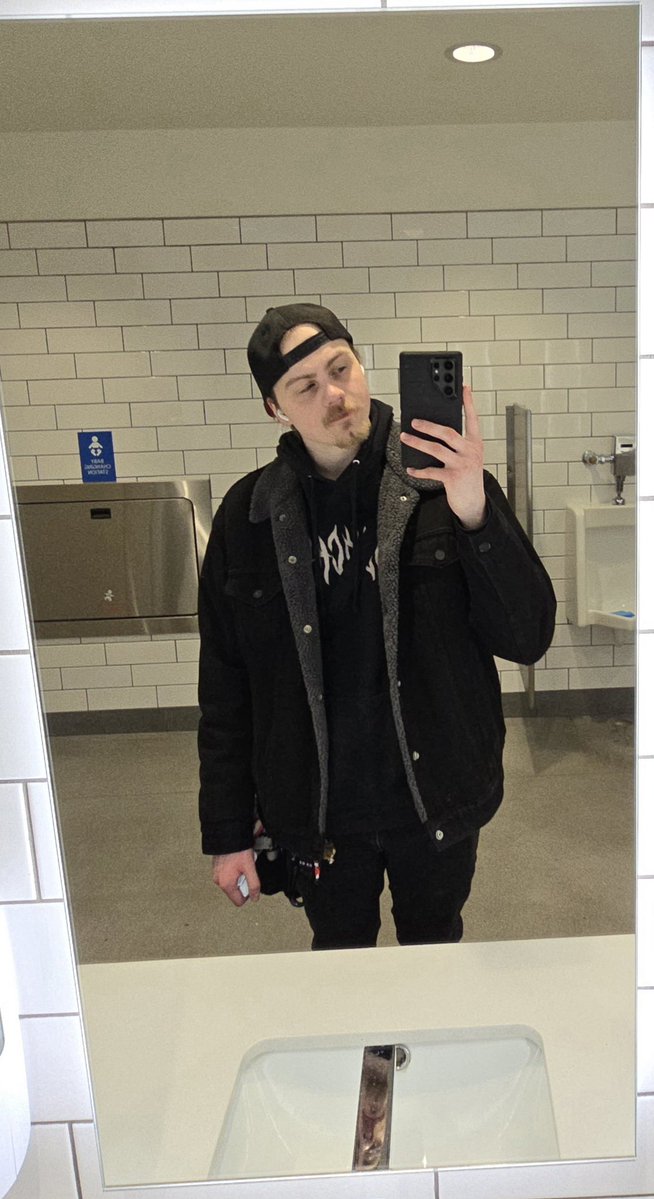 Alex 🦇 tweet media